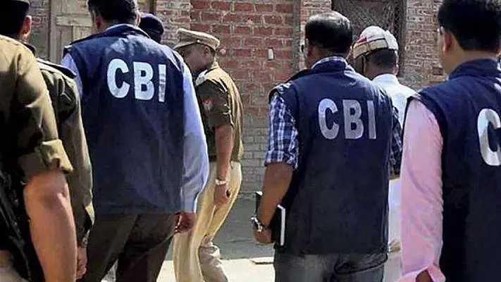 CBI ने 4.5 लाख की रिश्वत मामले में EPFO अधिकारी और 2 अन्य के खिलाफ मामला दर्ज CBI ने 4.5 लाख की रिश्वत मामले में EPFO अधिकारी और 2 अन्य के खिलाफ मामला दर्ज