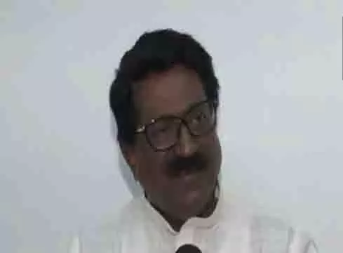 अरविंद सावंत ने एकनाथ शिंदे पर कुणाल कामरा की टिप्पणी का किया समर्थन अरविंद सावंत ने एकनाथ शिंदे पर कुणाल कामरा की टिप्पणी का किया समर्थन