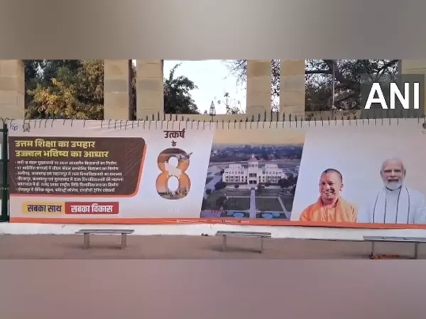 CM के तौर पर योगी आदित्यनाथ के 8 साल पूरे होने पर लखनऊ में पोस्टर लगाया गया CM के तौर पर योगी आदित्यनाथ के 8 साल पूरे होने पर लखनऊ में पोस्टर लगाया गया