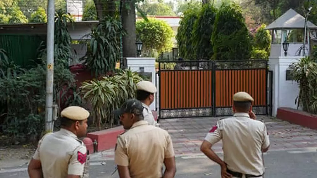 दिल्ली के जज के खिलाफ जांच तेज! - घर में पैसों की गड्डी मिलने की घटना दिल्ली के जज के खिलाफ जांच तेज! - घर में पैसों की गड्डी मिलने की घटना