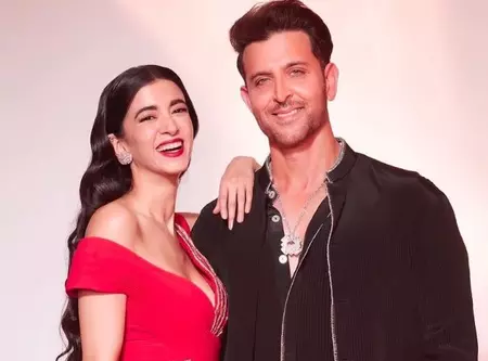 ऋतिक रोशन ने गर्लफ्रेंड Saba Azad के लेटेस्ट ग्लैमरस फोटोशूट की तारीफ़ की ऋतिक रोशन ने गर्लफ्रेंड Saba Azad के लेटेस्ट ग्लैमरस फोटोशूट की तारीफ़ की