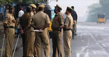 MP: सीहोर में पुलिस टीम पर हमला, एक पुलिसकर्मी गंभीर MP: सीहोर में पुलिस टीम पर हमला, एक पुलिसकर्मी गंभीर