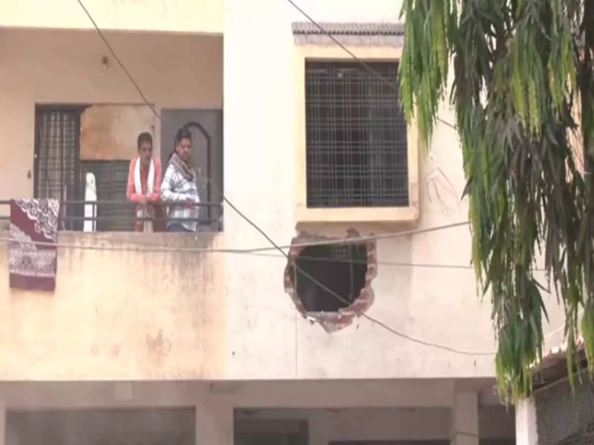 नगर निगम ने नागपुर हिंसा के मुख्य आरोपी के निर्माण को Bulldozer से गिराया नगर निगम ने नागपुर हिंसा के मुख्य आरोपी के निर्माण को Bulldozer से गिराया