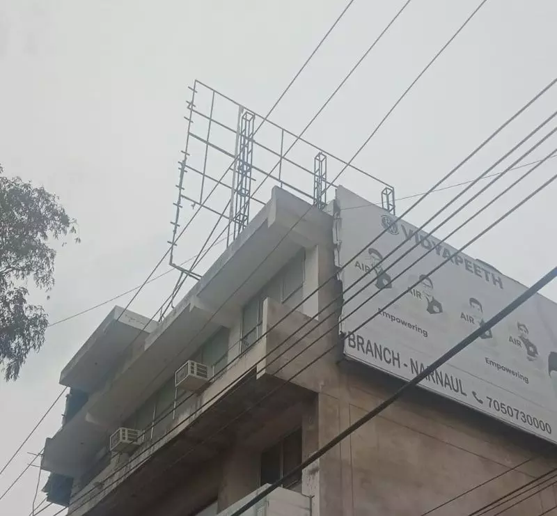 Haryana : नारनौल में अनाधिकृत स्थानों पर लोहे के फ्रेम लगाए, 24 को नोटिस जारी Haryana : नारनौल में अनाधिकृत स्थानों पर लोहे के फ्रेम लगाए, 24 को नोटिस जारी