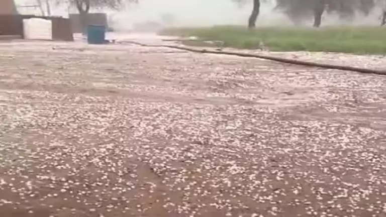 Odisha के देवगढ़ में ओलावृष्टि से कई लोग बेघर Odisha के देवगढ़ में ओलावृष्टि से कई लोग बेघर