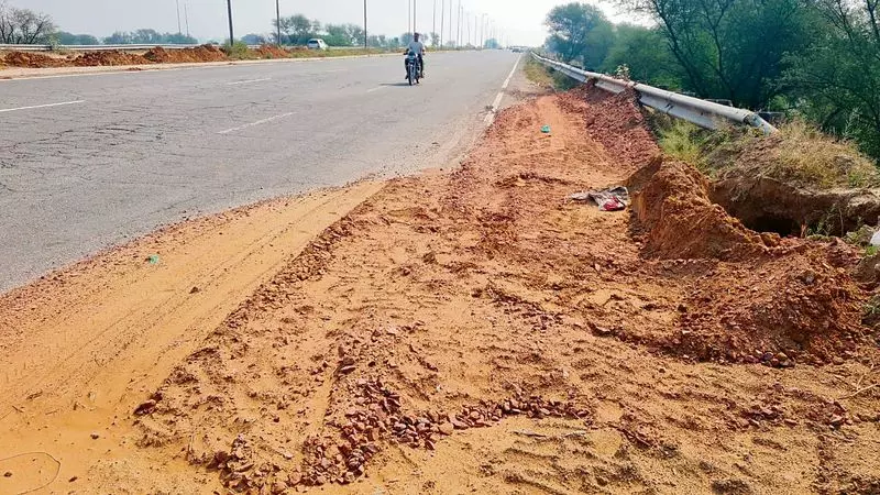 Haryana : हमारे पाठक क्या कहते हैं रोहतक शहर के पास एनएच पर गहरे गड्ढे Haryana : हमारे पाठक क्या कहते हैं रोहतक शहर के पास एनएच पर गहरे गड्ढे