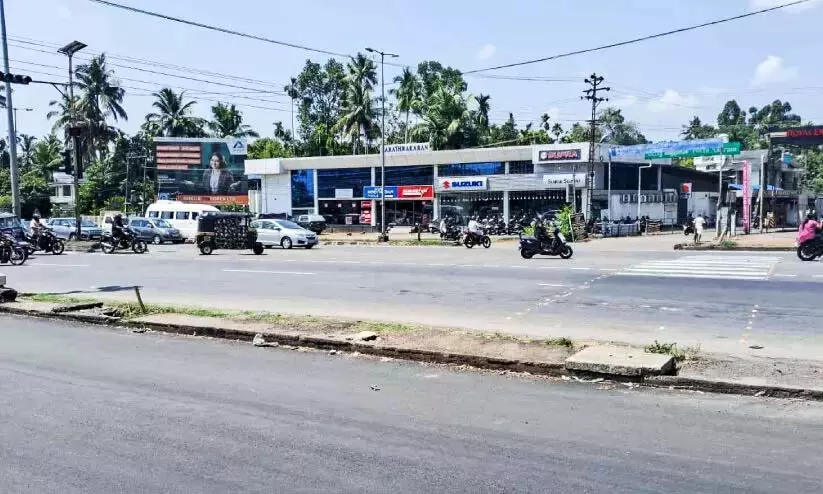 Kerala: पोट्टा आश्रम चौराहे को बंद करने का निर्णय लागू नहीं किया गया Kerala: पोट्टा आश्रम चौराहे को बंद करने का निर्णय लागू नहीं किया गया