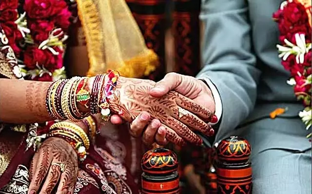 शादी के बाद पति को पत्नी पर स्वामित्व या नियंत्रण नहीं मिलता: Allahabad HC शादी के बाद पति को पत्नी पर स्वामित्व या नियंत्रण नहीं मिलता: Allahabad HC