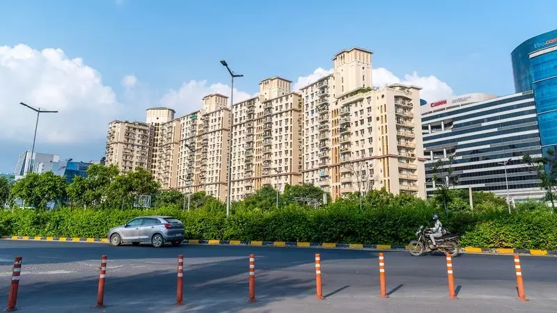 डीएलएफ फेज I-V में सुरक्षा मानदंडों के उल्लंघन के लिए 641 इमारतें जांच के दायरे में डीएलएफ फेज I-V में सुरक्षा मानदंडों के उल्लंघन के लिए 641 इमारतें जांच के दायरे में
