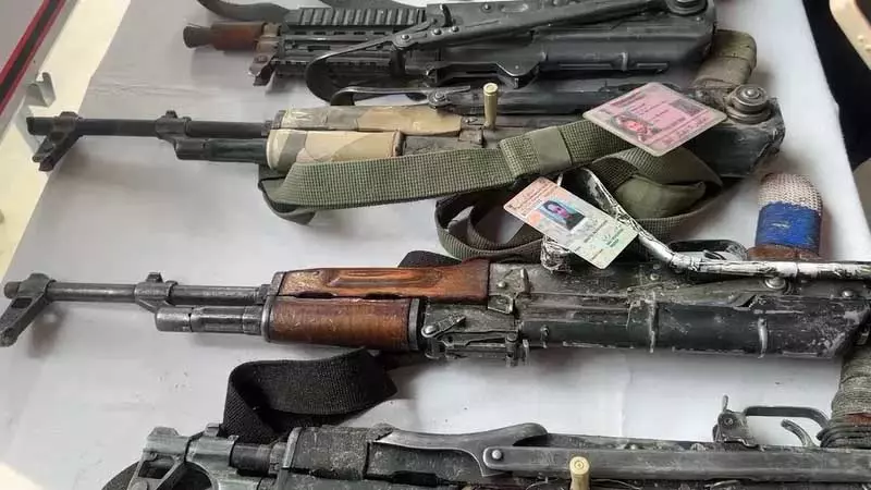 पुंछ में CASO के दौरान एके राइफलें, गोलियां, विस्फोटक बरामद पुंछ में CASO के दौरान एके राइफलें, गोलियां, विस्फोटक बरामद