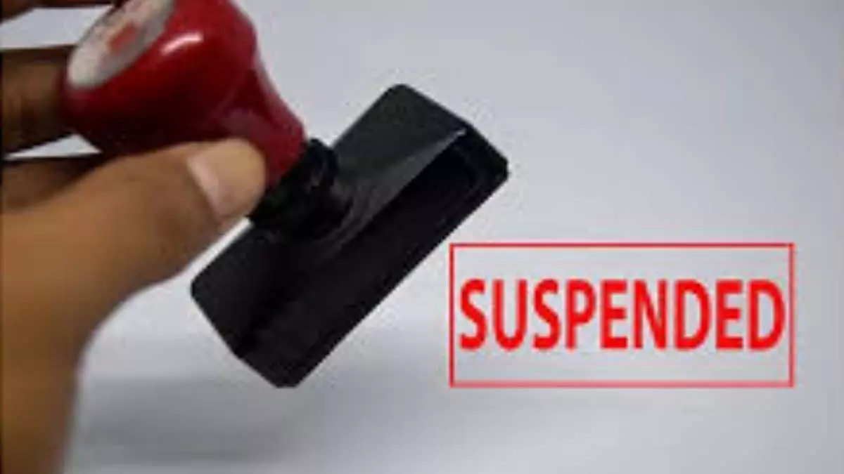 कॉलेज में सीनियर को बंधक बनाने और मारपीट करने के आरोप में प्रथम वर्ष के 13 छात्र निलंबित कॉलेज में सीनियर को बंधक बनाने और मारपीट करने के आरोप में प्रथम वर्ष के 13 छात्र निलंबित