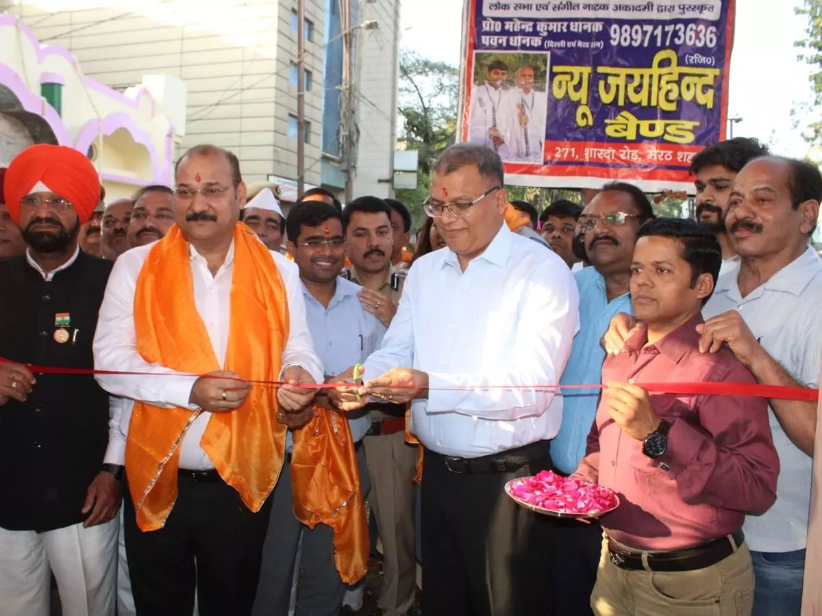 Meerut: एडीजी ने डीएम के साथ मिलकर ऐतिहासिक नौचंदी मेला का उद्धाटन किया Meerut: एडीजी ने डीएम के साथ मिलकर ऐतिहासिक नौचंदी मेला का उद्धाटन किया