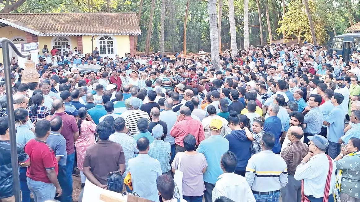 Goa के नागरिकों ने बेसिलिका ऑफ बोम जीसस के पास प्रस्तावित मॉल के खिलाफ प्रदर्शन किया Goa के नागरिकों ने बेसिलिका ऑफ बोम जीसस के पास प्रस्तावित मॉल के खिलाफ प्रदर्शन किया