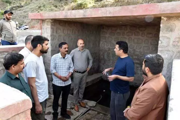 केंद्रीय संयुक्त सचिव ने Udhampur में वाटरशेड विकास परियोजनाओं का निरीक्षण किया केंद्रीय संयुक्त सचिव ने Udhampur में वाटरशेड विकास परियोजनाओं का निरीक्षण किया