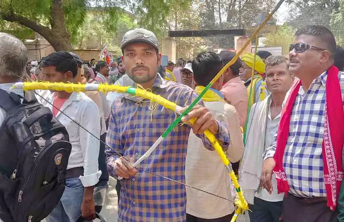 Mirzapur में गोंड जनजाति का आंदोलन: जाति प्रमाण पत्र के लिए धरने की चेतावनी Mirzapur में गोंड जनजाति का आंदोलन: जाति प्रमाण पत्र के लिए धरने की चेतावनी