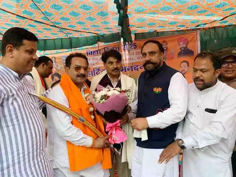मिश्रा ने Punjab के बिहारी उद्योगपतियों को सम्मानित किया मिश्रा ने Punjab के बिहारी उद्योगपतियों को सम्मानित किया