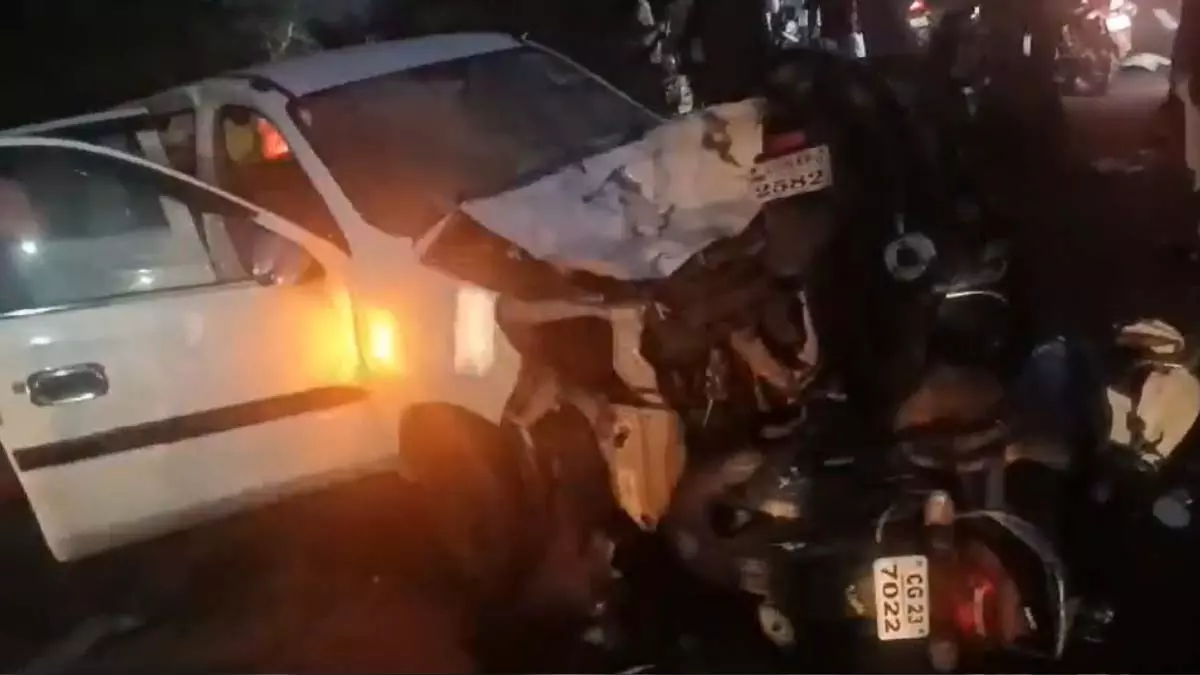 CG BREAKING: 3 बाइकों ने कार को मारी टक्कर, 3 लोगों की दर्दनाक मौत CG BREAKING: 3 बाइकों ने कार को मारी टक्कर, 3 लोगों की दर्दनाक मौत