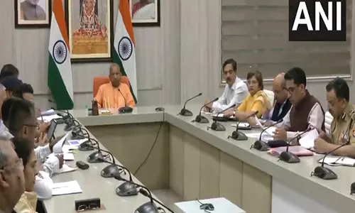 UP CM ने अधिकारियों के साथ बैठक कर राज्य में कानून व्यवस्था की समीक्षा की