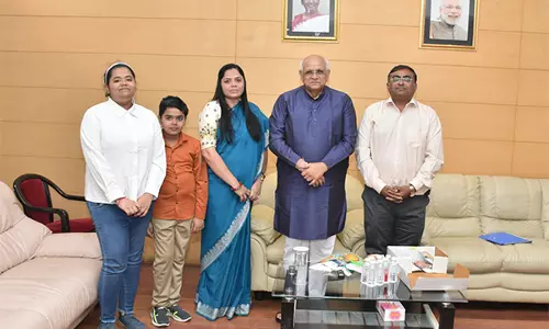 Gujarat CM ने खिचड़ी किंग जगदीशभाई जेठवा से मुलाकात की