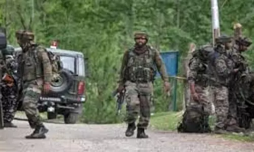 Jammu-Kashmir:  सुरक्षाबलों और आतंकियों के बीच मुठभेड़, महिला की बहादुरी और सूझबूझ से आतंकी हमला टला