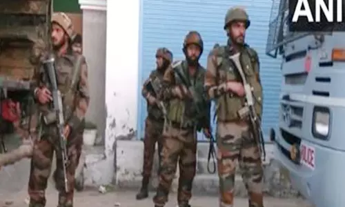 J-K Police और भारतीय सेना ने हीरानगर में घेराबंदी और तलाशी अभियान जारी रखा J-K Police और भारतीय सेना ने हीरानगर में घेराबंदी और तलाशी अभियान जारी रखा