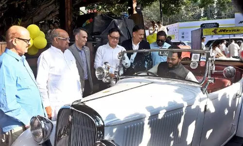 Delhi: सांसदों ने सुरक्षित सड़कों के प्रति प्रतिबद्धता दोहराई