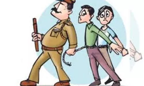 East Champaran: अंतरजिला शराब माफिया सहित 11 आरोपी गिरफ्तार East Champaran: अंतरजिला शराब माफिया सहित 11 आरोपी गिरफ्तार