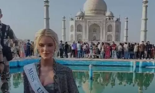 Agra : ताजमहल देख मंत्रमुग्ध हुईं मिस यूनिवर्स Agra : ताजमहल देख मंत्रमुग्ध हुईं मिस यूनिवर्स