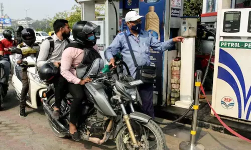 UP News : नो हेलमेट, नो फ्यूल’ अभियान सख्त, जुर्माना भी