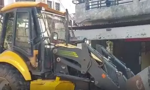 बुलडोजर पहुंच गया...नागपुर हिंसा मामले में बड़ा एक्शन, मास्टरमाइंड की बढ़ी मुश्किलें बुलडोजर पहुंच गया...नागपुर हिंसा मामले में बड़ा एक्शन, मास्टरमाइंड की बढ़ी मुश्किलें