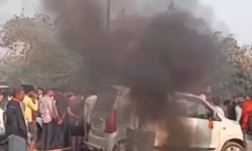 Bihar Crime : हत्या के बाद बवाल, पुलिसकर्मी से भी मारपीट Bihar Crime : हत्या के बाद बवाल, पुलिसकर्मी से भी मारपीट