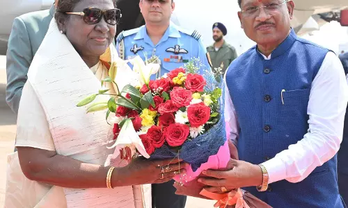 राष्ट्रपति द्रौपदी मुर्मू रायपुर पहुंचीं, सीएम-राज्यपाल और विधानसभा अध्यक्ष ने किया स्वागत