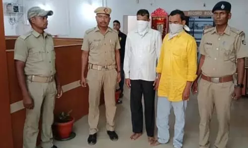 नकली मोबाइल बनाने वाली फैक्ट्री का भंडाफोड़, दो गिरफ्तार
