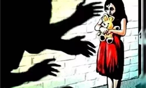 Haryana : मासूम बच्ची को गेम खेलने के बहाने अपने घर ले गया युवक, फिर जो हुआ Haryana : मासूम बच्ची को गेम खेलने के बहाने अपने घर ले गया युवक, फिर जो हुआ
