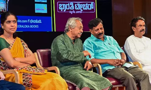 किताबी ज्ञान गूगल से नहीं मिल सकता: Girish Kasaravalli