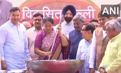 CM Rekha Gupta ने विधानसभा सत्र की शुरुआत खीर से की CM Rekha Gupta ने विधानसभा सत्र की शुरुआत खीर से की