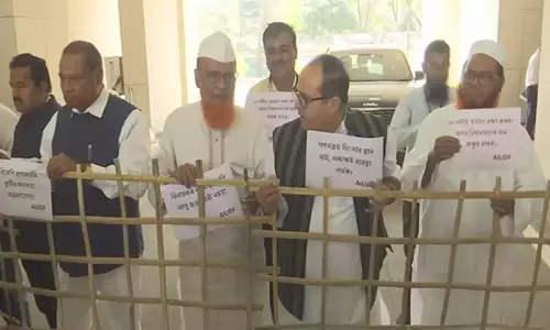 कांग्रेस, AIUDF विधायकों ने भाजपा विधायक रूपज्योति कुर्मी के खिलाफ प्रदर्शन किया