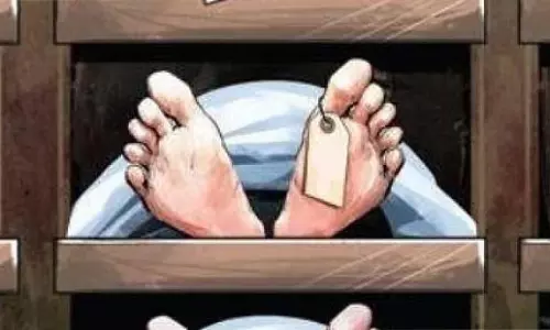 Bihar: सेप्टिक टैंक में मिला युवक का शव ,इलाके में सनसनी Bihar: सेप्टिक टैंक में मिला युवक का शव ,इलाके में सनसनी