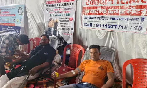 11 महिलाओं समेत 80 लोगों ने किया रक्तदान