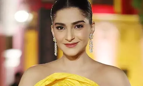 Sonam Kapoor का क्लासी लुक: इवेंट में बटोरीं सुर्खियां