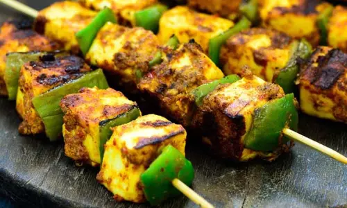 Achari Paneer Tikka: यह स्वादिष्ट व्यंजन है