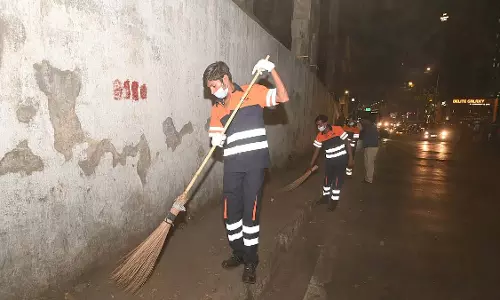 Mumbai : बीएमसी ने पूर्वी और पश्चिमी एक्सप्रेस हाईवे के 79 किलोमीटर हिस्से की सफाई की