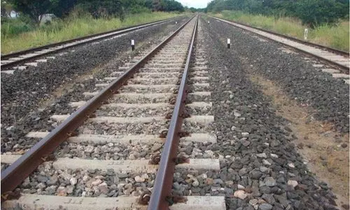 Ahmedabad के पास बुलेट ट्रेन साइट पर दुर्घटना; कई ट्रेनें रद्द, पुनर्निर्धारित