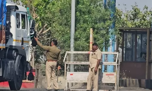 Sirohi: आरटीओ इंस्पेक्टरों द्वारा ट्रक चालकों से अवैध वसूली का मामला सामने आया Sirohi: आरटीओ इंस्पेक्टरों द्वारा ट्रक चालकों से अवैध वसूली का मामला सामने आया