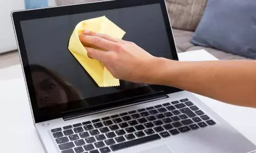 Tech Tips: लैपटॉप की लाइफ बढ़ाने के आसान तरीके Tech Tips: लैपटॉप की लाइफ बढ़ाने के आसान तरीके