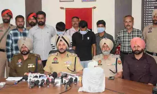 Punjab: महिला ड्रग तस्कर समेत चार लोग 5 किलो हेरोइन के साथ गिरफ्तार