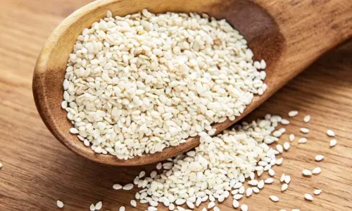 Diet Tips : डाइट में शामिल करें सफेद तिल, होंगे चौकाने वाले फायदे Diet Tips : डाइट में शामिल करें सफेद तिल, होंगे चौकाने वाले फायदे