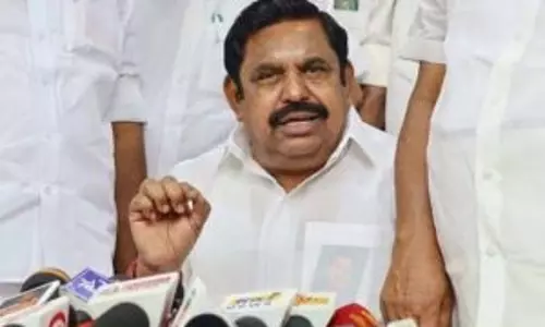 राजनीतिक अटकलों के बीच AIADMK ने शशिकला और पन्नीरसेल्वम के लिए दरवाजे बंद किए राजनीतिक अटकलों के बीच AIADMK ने शशिकला और पन्नीरसेल्वम के लिए दरवाजे बंद किए