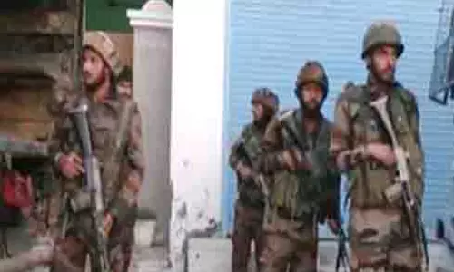 जम्मू-कश्मीर पुलिस और भारतीय सेना ने Hiranagar में घेराबंदी और तलाशी अभियान जारी रखा जम्मू-कश्मीर पुलिस और भारतीय सेना ने Hiranagar में घेराबंदी और तलाशी अभियान जारी रखा