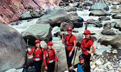 Himachal: चार दिवसीय 17वीं राष्ट्रीय राफ्टिंग चैंपियनशिप का उद्घाटन